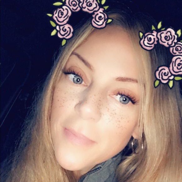 Meet your Posher, Erin - Picture 3 of 3